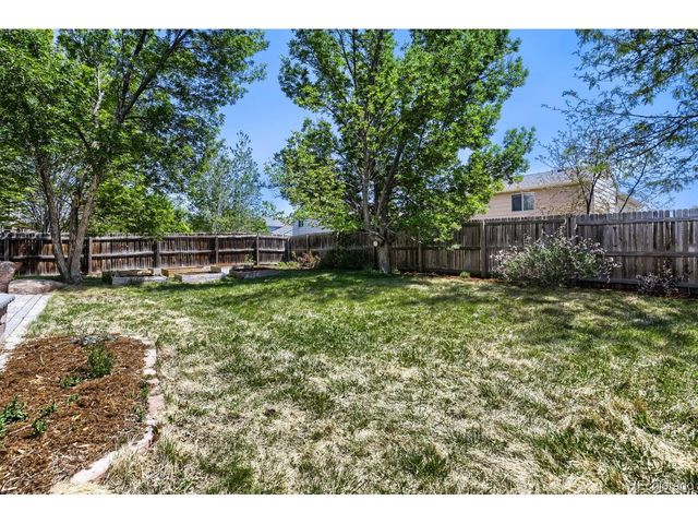 1633 Deerwood Dr, Longmont, CO 80504