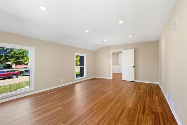 5801 W Allwood DRIVE, Franklin, WI 53132