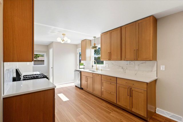 5801 W Allwood DRIVE, Franklin, WI 53132