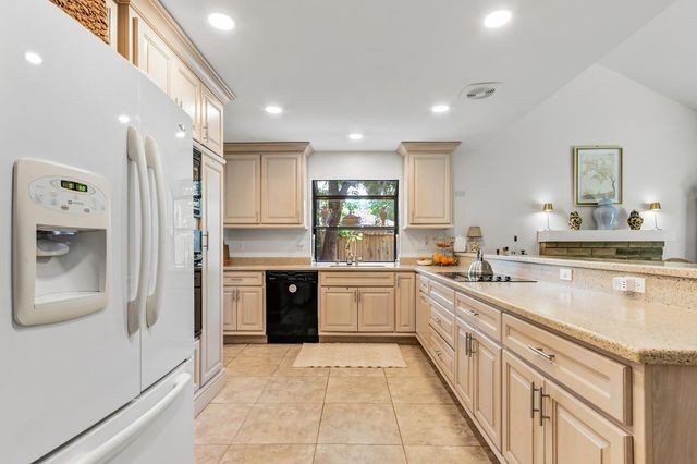 5946 Little Bear Ct, Citrus Heights, CA 95621