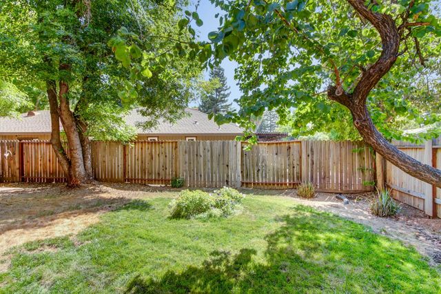5946 Little Bear Ct, Citrus Heights, CA 95621