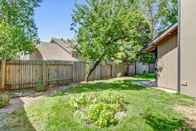 5946 Little Bear Ct, Citrus Heights, CA 95621