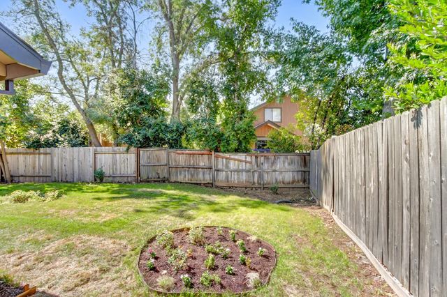 5946 Little Bear Ct, Citrus Heights, CA 95621