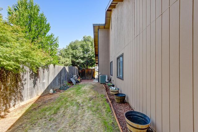 5946 Little Bear Ct, Citrus Heights, CA 95621