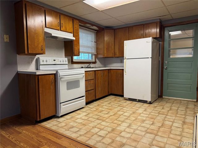 502 W Bond Avenue, Patoka, IL 62875