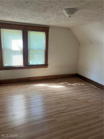 422 Iddings Avenue SE, Warren, OH 44483