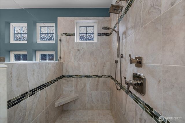 4242 Vashon Drive NE, Lacey, WA 98516