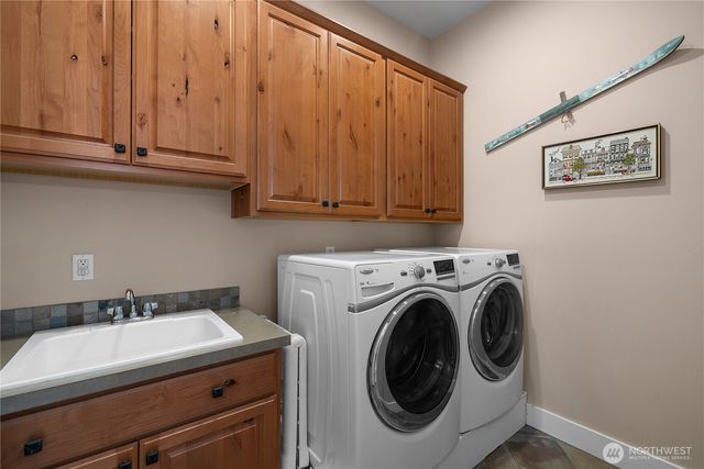 4242 Vashon Drive NE, Lacey, WA 98516