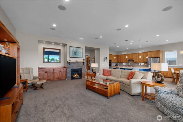 4242 Vashon Drive NE, Lacey, WA 98516
