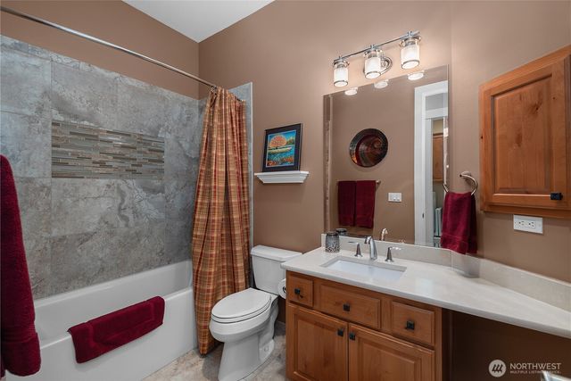 4242 Vashon Drive NE, Lacey, WA 98516