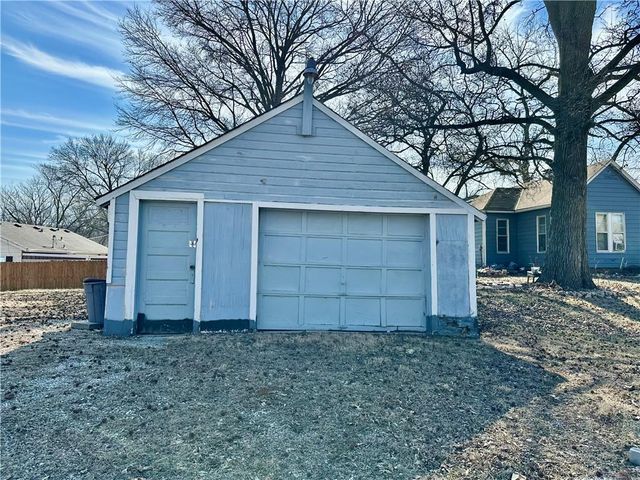 2822 Commercial Street, St Joseph, MO 64503