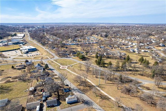 2822 Commercial Street, St Joseph, MO 64503