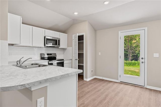 20279 W 195th Street, Spring Hill, KS 66083