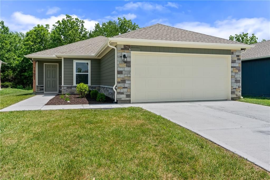 20279 W 195th Street, Spring Hill, KS 66083