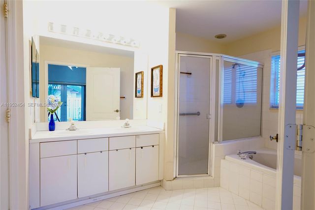 9913 NW 31st St, Doral, FL 33172