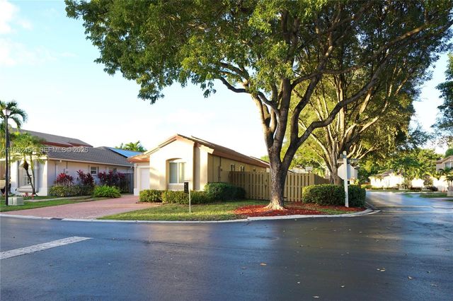 9913 NW 31st St, Doral, FL 33172