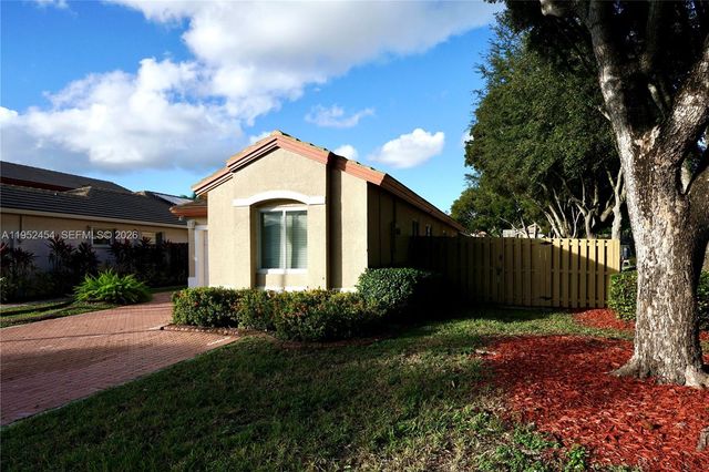 9913 NW 31st St, Doral, FL 33172