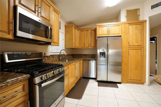 9913 NW 31st St, Doral, FL 33172