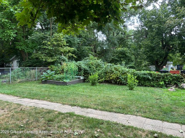 1124 E César E. Chávez Avenue, Lansing, MI 48906
