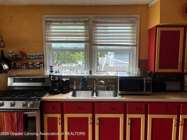1124 E César E. Chávez Avenue, Lansing, MI 48906