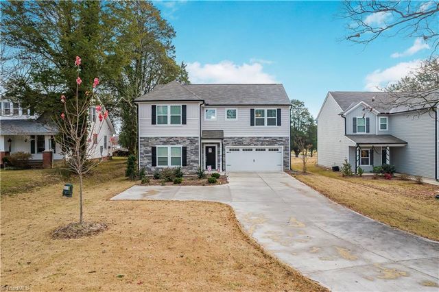 4627 Shattalon Drive, Winston-salem, NC 27106