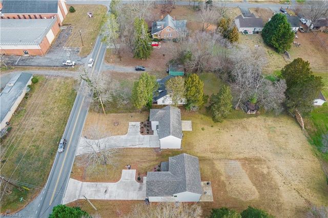 4627 Shattalon Drive, Winston-salem, NC 27106