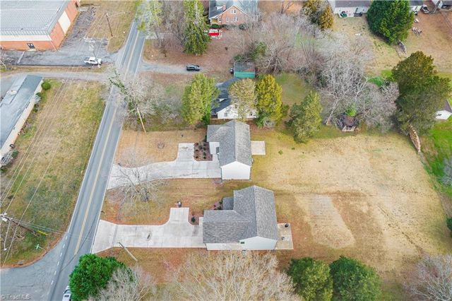 4627 Shattalon Drive, Winston-salem, NC 27106