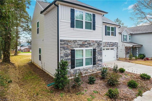 4627 Shattalon Drive, Winston-salem, NC 27106