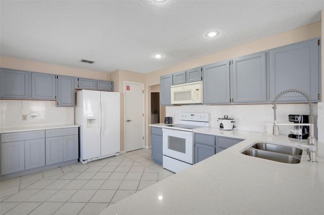 8607 KNOTTINGHAM DRIVE, Kissimmee, FL 34747