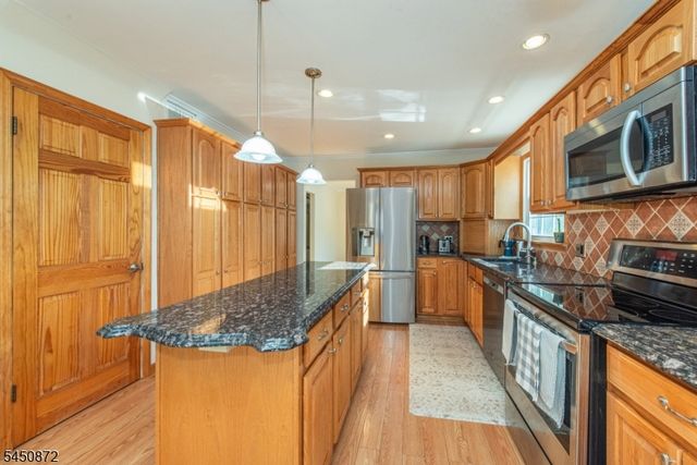 43 Bisset Dr, West Milford Twp., NJ 07480