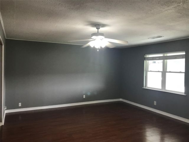 303 Raymond Street, Farmersville, TX 75442