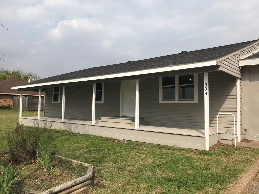 303 Raymond Street, Farmersville, TX 75442