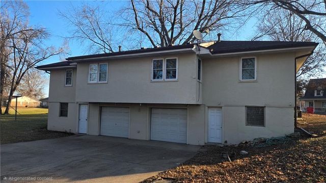 300-302 Hazel Street, Buckner, MO 64016