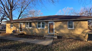 300-302 Hazel Street, Buckner, MO 64016