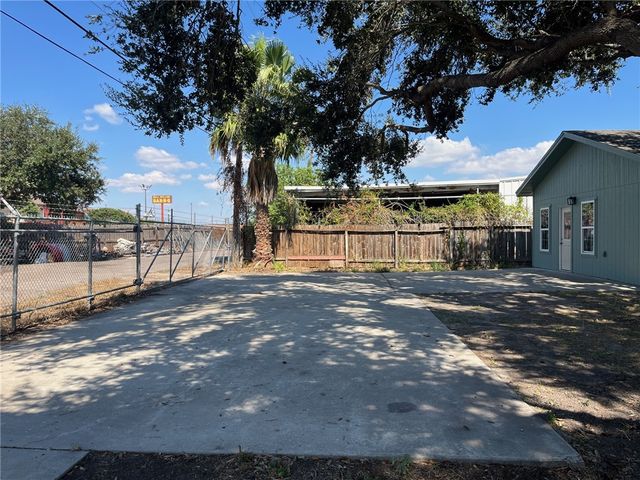 3809 Brookside Dr, Corpus Christi, TX 78410