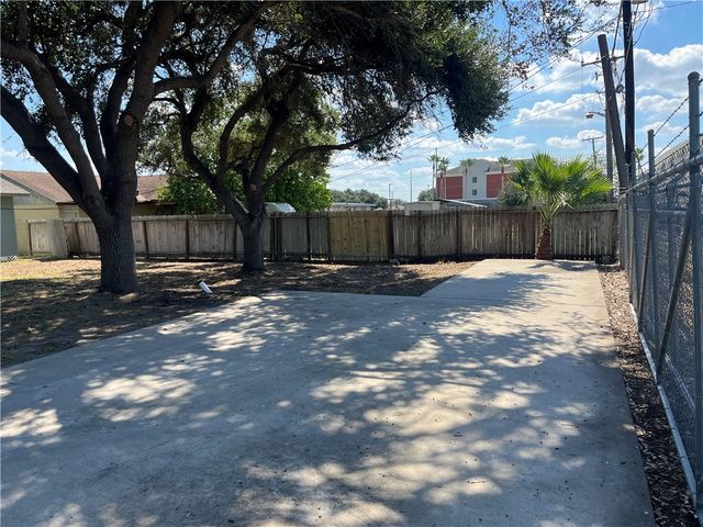 3809 Brookside Dr, Corpus Christi, TX 78410