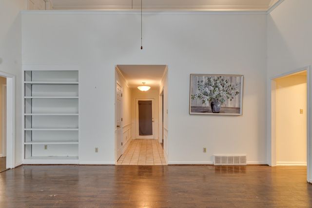 8093 SARA JANE LN, Bartlett, TN 38133