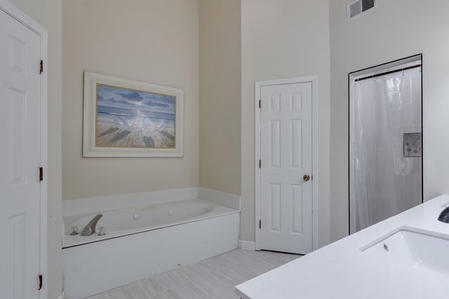 8093 SARA JANE LN, Bartlett, TN 38133