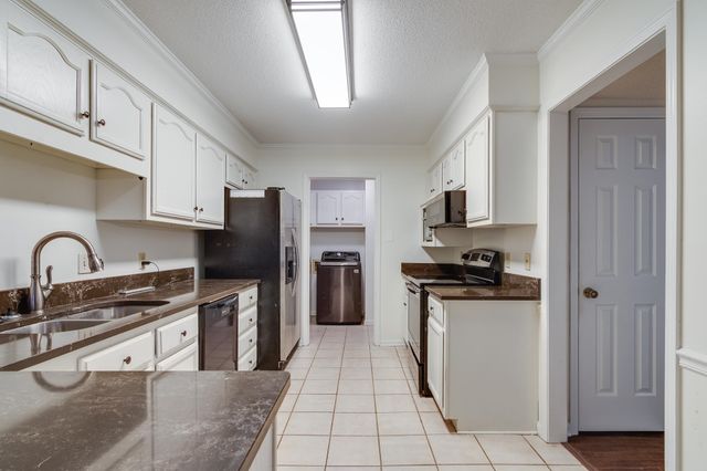 8093 SARA JANE LN, Bartlett, TN 38133