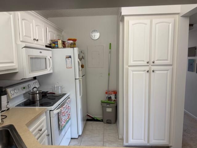 812 Sky Pine Way D2, Greenacres, FL 33415