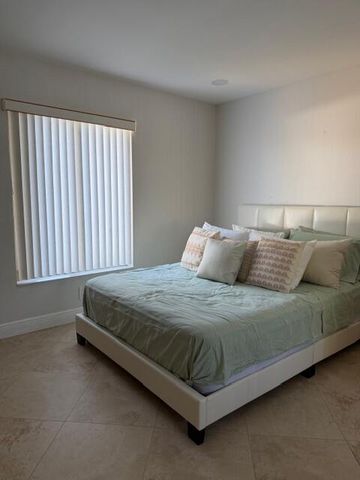 812 Sky Pine Way D2, Greenacres, FL 33415