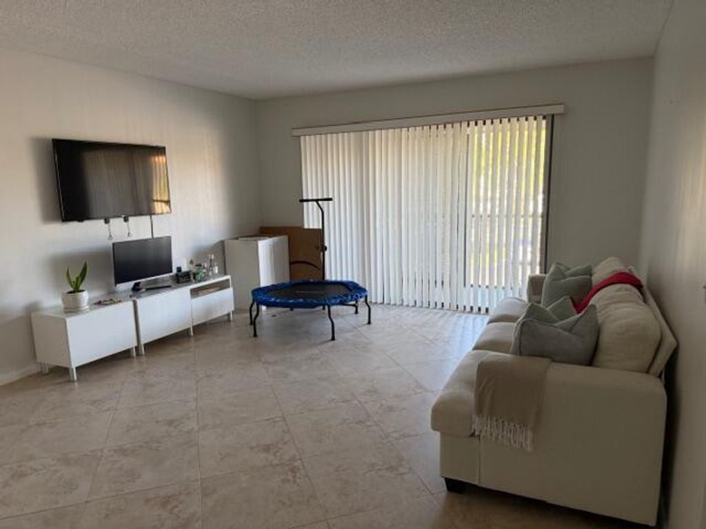 812 Sky Pine Way D2, Greenacres, FL 33415