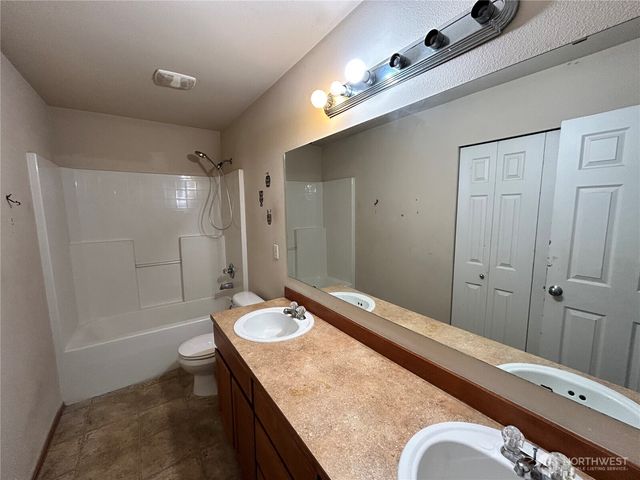 20605 74th Avenue E, Spanaway, WA 98387