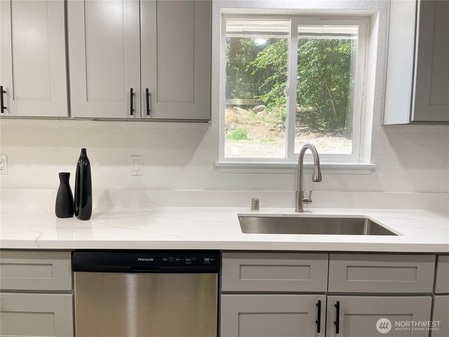 12706 94th Avenue E, Puyallup, WA 98373