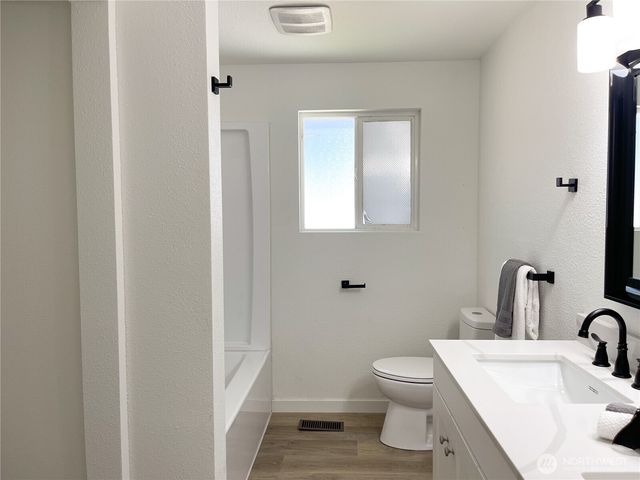 12706 94th Avenue E, Puyallup, WA 98373
