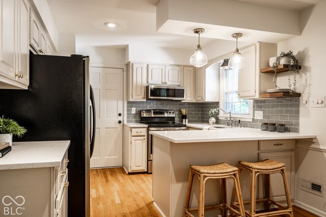 7330 N Grand Avenue, Indianapolis, IN 46250