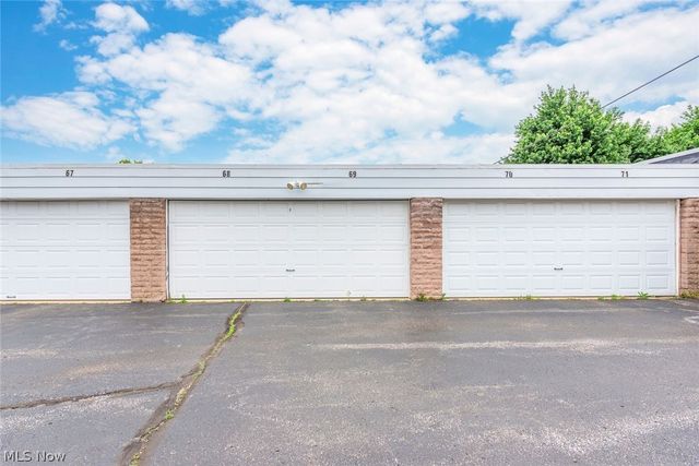 21834 River Oaks Drive E2, Rocky River, OH 44116