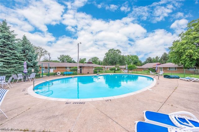 21834 River Oaks Drive E2, Rocky River, OH 44116