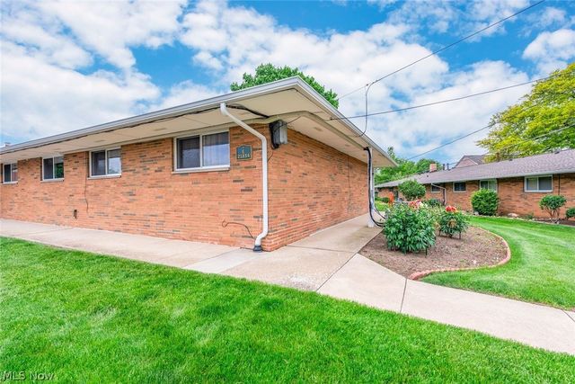 21834 River Oaks Drive E2, Rocky River, OH 44116