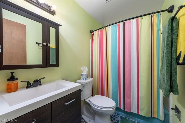 21834 River Oaks Drive E2, Rocky River, OH 44116